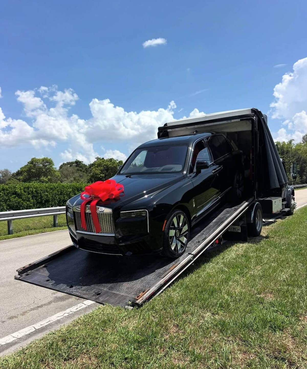 Enclosed Vehicle Transport